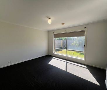 Wonderfully located, 4 bedroom home. - Photo 3