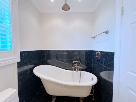 For Lease - 88 Foxbar Road, Burlington, Ontario - Photo 4