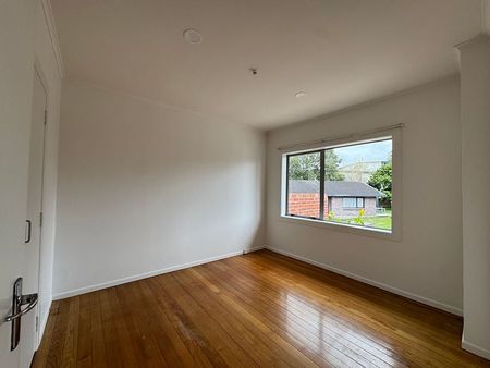 Refurbished 2 BdrmUnit BigStorage & Parkingsss - Photo 2