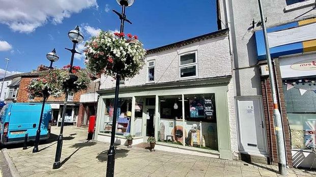 High Street, Rushden, NN10 - Photo 1