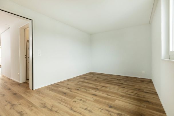 "Moderne 2.5-Zimmer-Wohnung mit Balkon in Hombrechtikon" - Photo 1