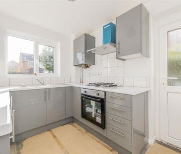 3 bed House - Semi-Detached To Let - Photo 2