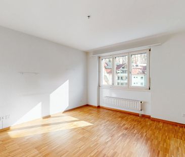 Enchanting home with private garden seating area! - Photo 6