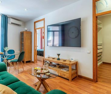 Eclectic 1-Bedroom Apartment with Balcony Near La Ramblas - Photo 3