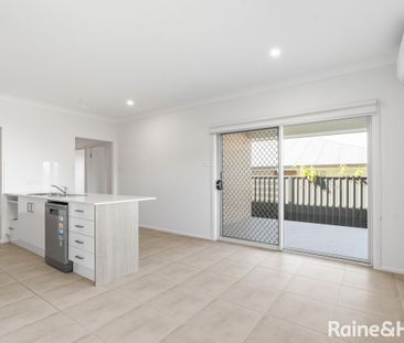 Modern stylish four-bedroom duplex, located in Milton - Photo 3