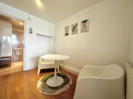 1 Bed Flat, Cold Harbour, E14 - Photo 2