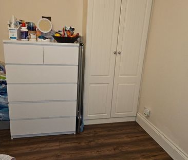 Room in a Shared House, Amberley Grove, CR0 - Photo 4