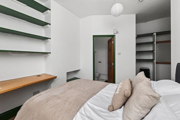 1 bedroom in a house share to rent - Photo 1