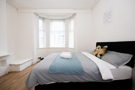 Room in a Shared House, Rebecca Street, M8 - Photo 2