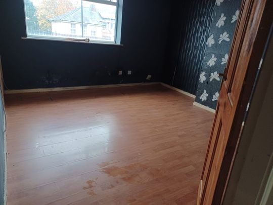 2 Bed End Terrace, Southend Road, S2 - Photo 1