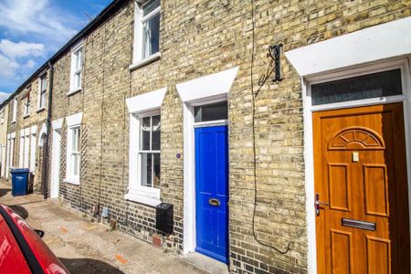 2 bedroom terraced house to rent - Photo 4