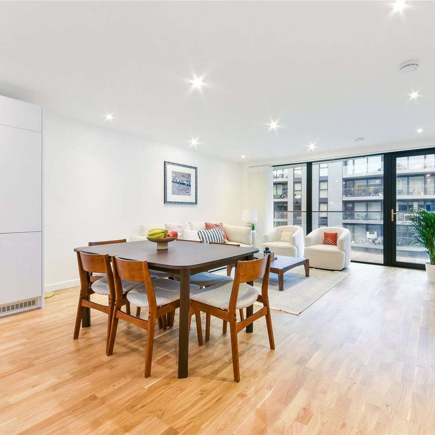 Superbly presented 3 bedroom apartment to rent in Greenwich. - Photo 1