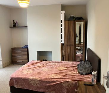 1 bed house / flat share to rent in South Street - Photo 2