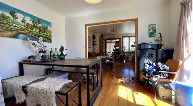 Bright & Beautiful Three Bedroom Home - Photo 1