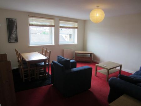 4 bedroom flat to rent - Photo 2