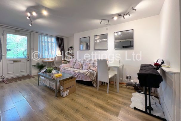 1 Bedroom Flat for rent in Clarendon Road - Photo 1