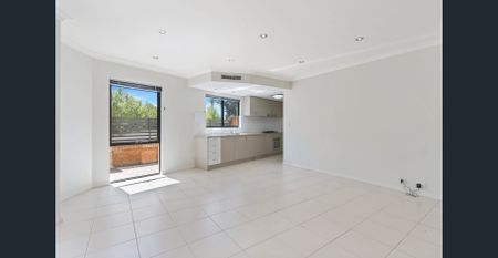 Townhouse in a prime location! - Photo 2