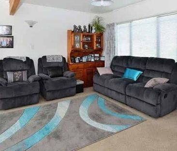 Four bedrooms and two bathrooms - Photo 5