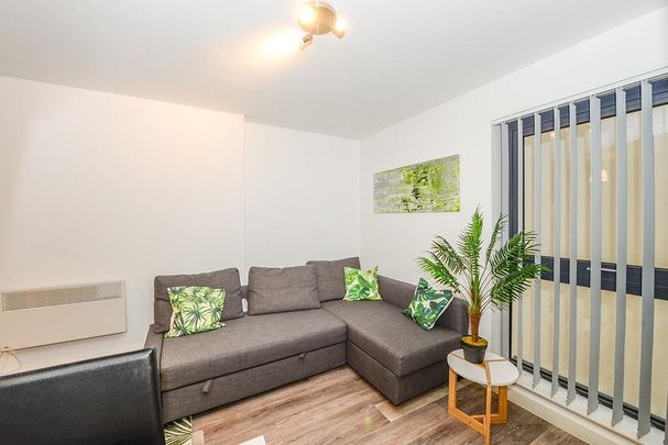 Studio to rent - Photo 1