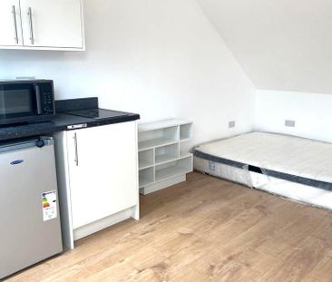 Studio to rent - Photo 1