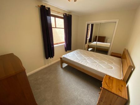 3 bedroom flat to rent - Photo 4