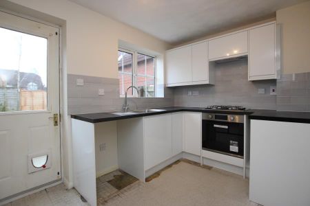 2 bedroom end of terrace house to rent - Photo 5