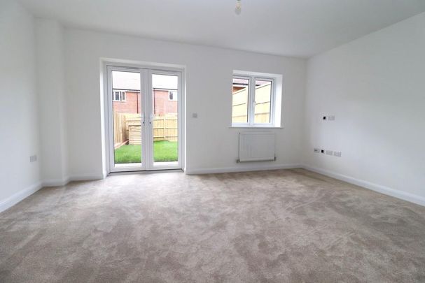 3 bedroom end of terrace house to rent - Photo 1