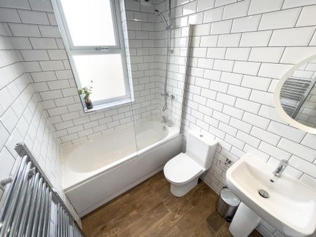 6 bedroom terraced house to rent - Photo 2