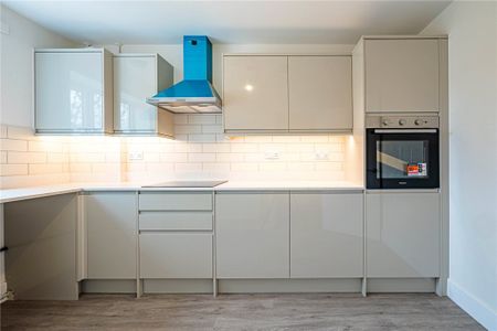 4 bed Semi Detached House for rent - Photo 5