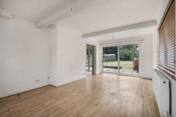 4 bedroom bungalow to rent - Photo 1