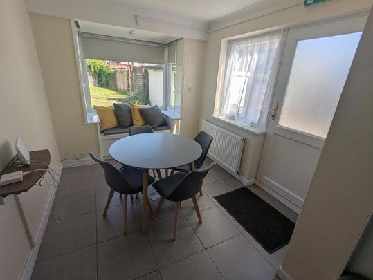 5 bedroom house share to rent - Photo 1