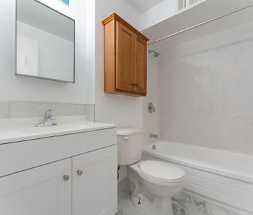 For Lease - 898 Elmsmere Road Unit# 8, Beacon Hill North - South an... - Photo 4