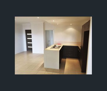 Immaculate rear villa - Photo 3