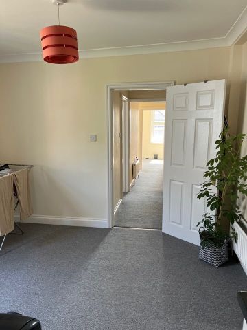 3 Bed Maisonette, Bear Road, BN2 - Photo 2