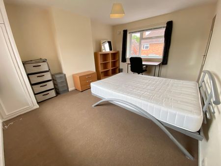 4 Bed Student Accommodation - Photo 5