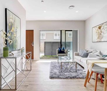 Beautifully Designed Centrally Located Residence - Photo 4