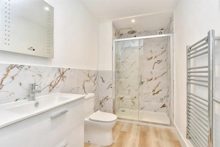 4 bedroom detached house to rent - Photo 4