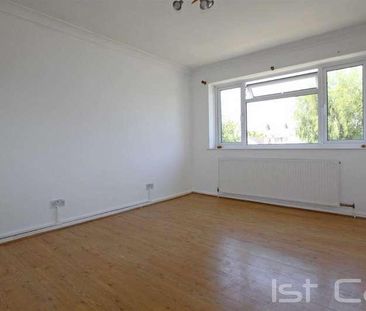 Tankerville Drive, Leigh On Sea, SS9 - Photo 1