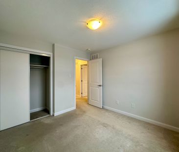 For Lease - 2032 Caltra Crescent, Barrhaven, Ontario - Photo 2