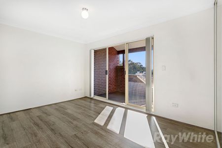 Sun-Soaked & Spacious: Your Perfect 3-Bedroom Newtown Sanctuary - Photo 5
