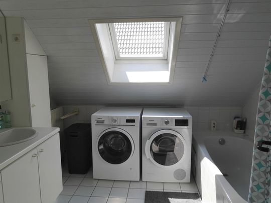 Ruim appartement met 2 slaapkamers, terras & 2 staanplaatsen - Photo 1