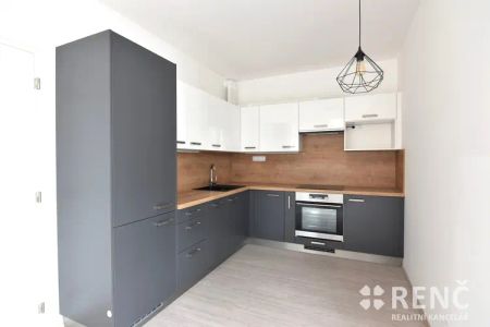 Pronájem bytu 1+kk, 42 m - Photo 2