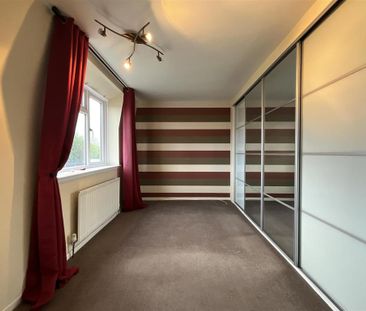 3 bedroom end of terrace house to rent - Photo 4