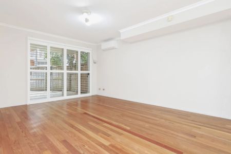 Spacious, Stunning, Conveniently Located Townhouse For Lease - Photo 2