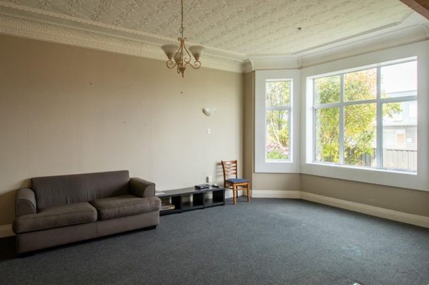 Tidy bedroom in shared housing! - Photo 1