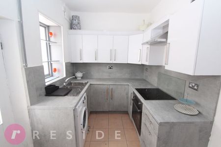 SMITHY BRIDGE, Hollingworth Lake, Littleborough - Photo 5