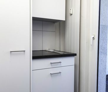 Charmante Dachwohnung mit 2 Balkonen - Foto 2