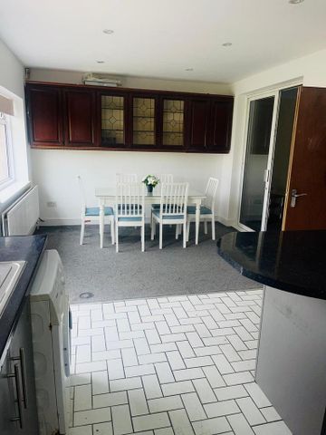 1 bedroom in a house share to rent - Photo 2