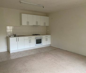SPACIOUS UNIT/HOUSE LOCATED CLOSE TO SCHOOLS AND PUBLIC TRANSPORT - Photo 5