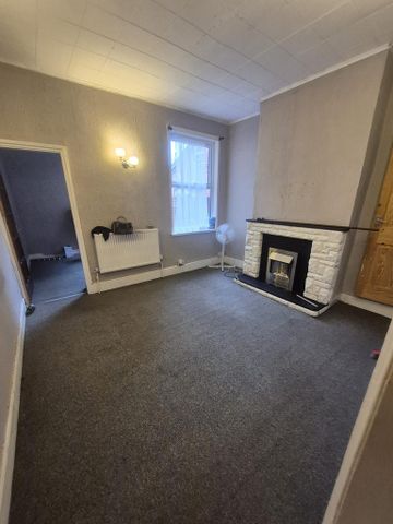 2 bedroom terraced house to rent - Photo 4